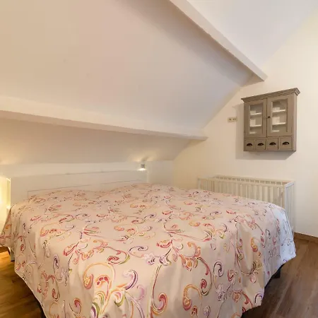Ferienhaus Luxurious Farmhouse Near Forest In Anhee Abtei Maredsous